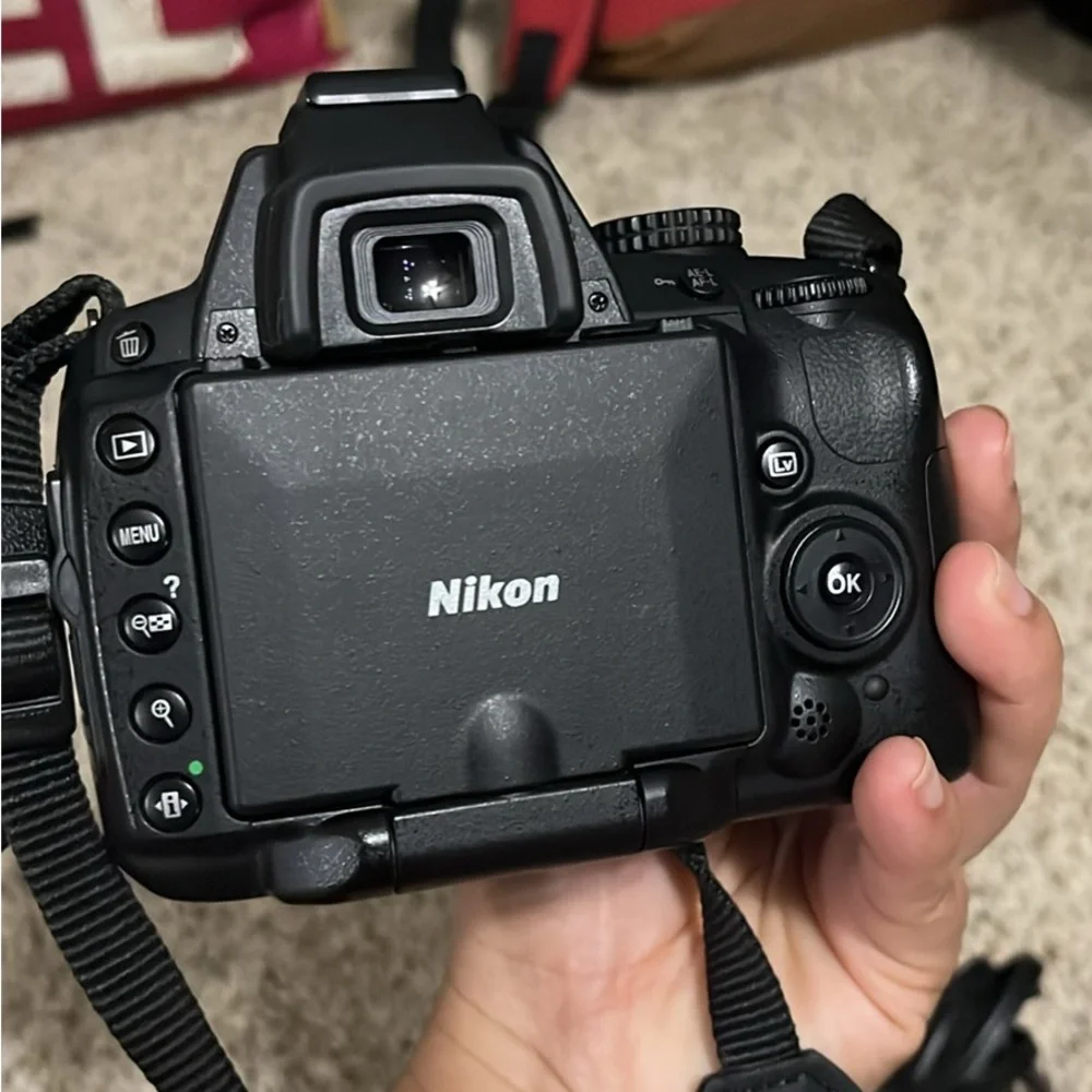 Nikon D5000 DSLR Camera with 18-22 mm lens & 1 battery, bag, and more